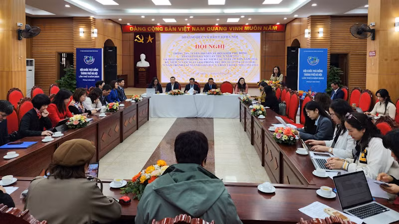 Quang cảnh buổi thông tin Hội khỏe Phù Đổng.