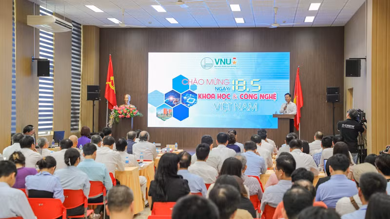 Quang cảnh buổi gặp mặt các nhà khoa học.