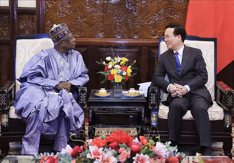 Chủ tịch nước Võ Văn Thưởng tiếp Đại sứ Nigeria Hassan Adamu Mamani. (Ảnh: TTXVN)