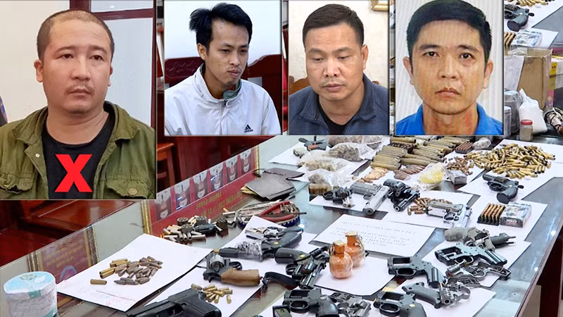 Đối tượng Nguyễn Trần Du (đánh dấu X) cùng đồng bọn và tang vật bị thu giữ. (Ảnh ĐÌNH HỢP)