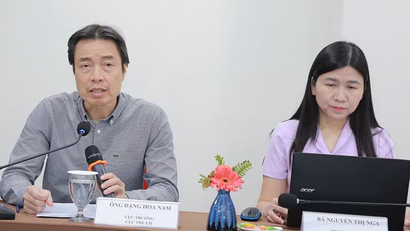 Lãnh đạo Cục Trẻ em chia sẻ tại buổi tập huấn.