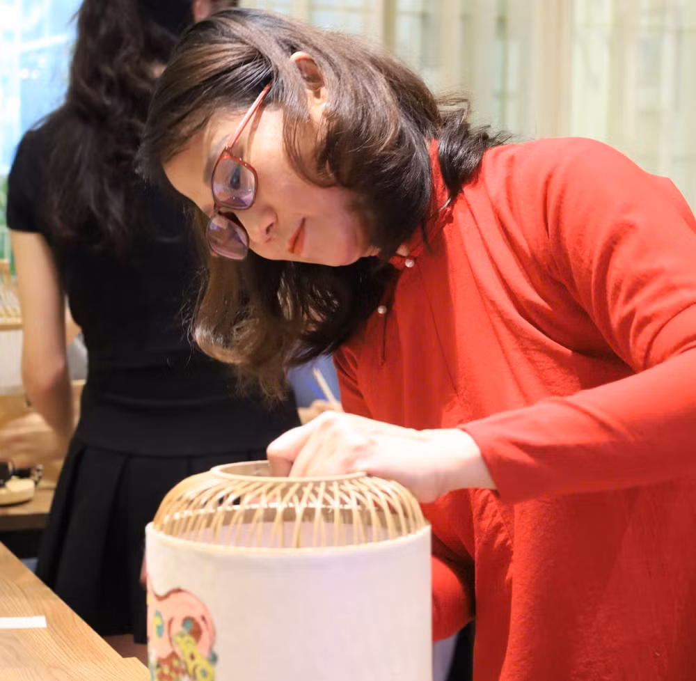 Chị Nguyễn Thị Hữu luôn đam mê với nghệ thuật truyền thống.