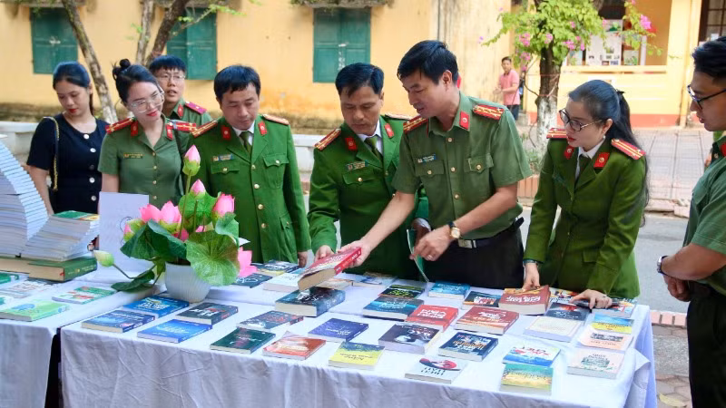 Không gian trưng bày sách liên tục được kiến tạo.