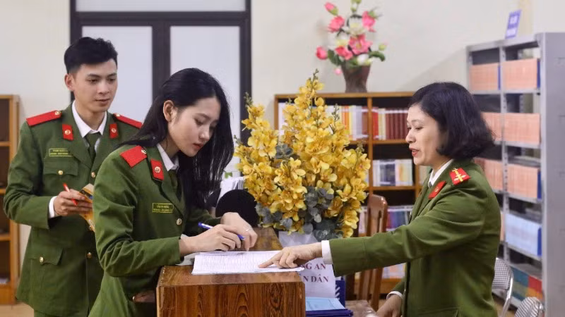 Thư viện Nhà trường hoạt động rất sôi nổi.