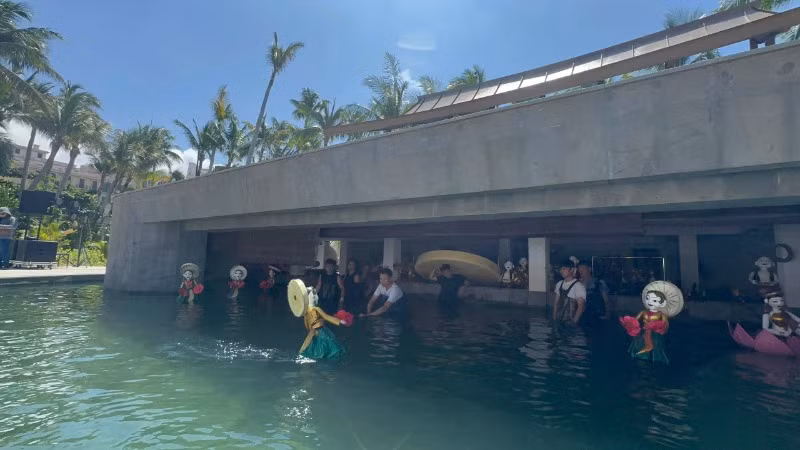 Các nghệ sĩ say sưa với nghề đến quên ăn, quên ngủ.