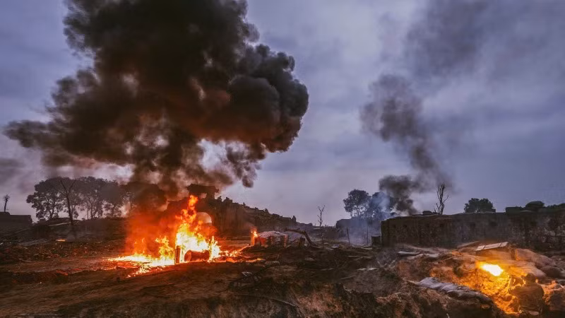 Một góc phim trường "Mưa đỏ".