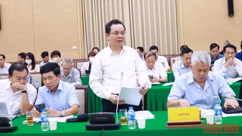 Các chuyên gia phát biểu tại hội thảo.