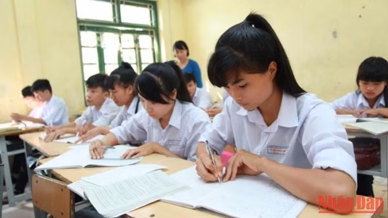 Giờ học của học sinh lớp 12 Trường THPT Tiền Phong, huyện Mê Linh (Hà Nội). (Ảnh: PHẠM HÙNG)