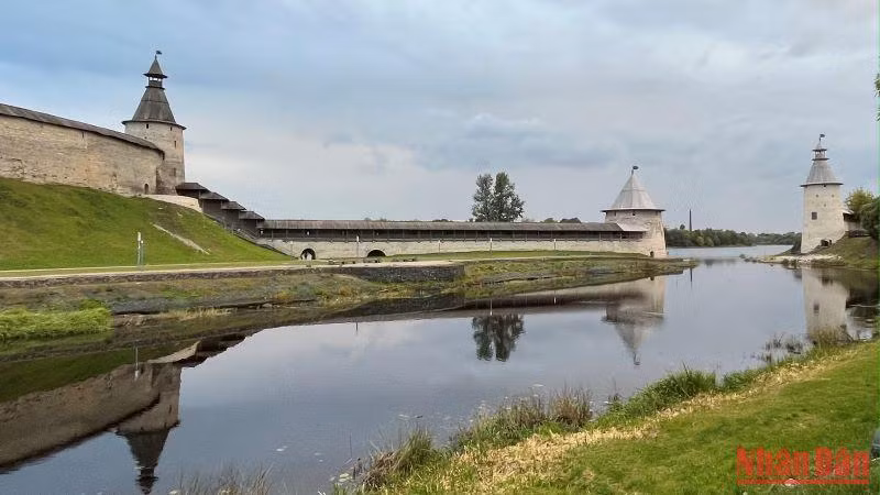 Vẻ đẹp trầm mặc nơi các tháp canh trong quần thể Krom ở Pskov.