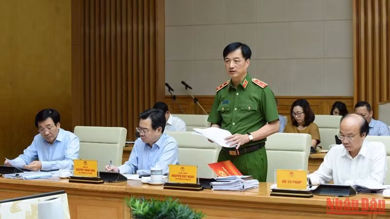 Thứ trưởng Công an Nguyễn Duy Ngọc phát biểu ý kiến tại hội nghị.