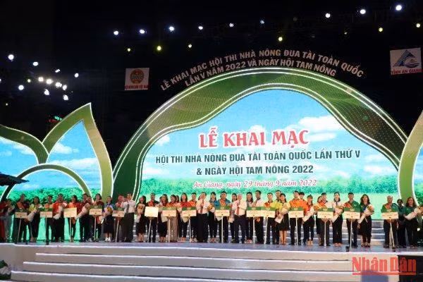 Quang cảnh khai lễ mạc hội thi. 