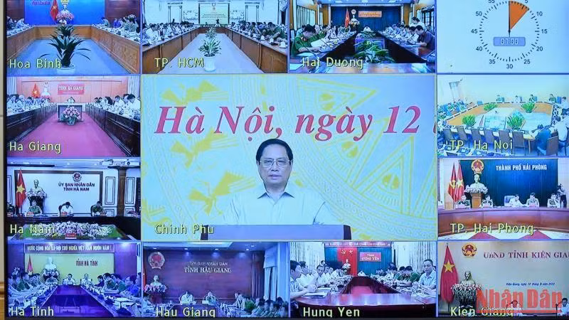 Hội nghị diễn ra dưới hình thức trực tiếp tại Hà Nội, dưới sự chủ trì của Thủ tướng Chính phủ Phạm Minh Chính, kết nối đến đầu cầu 63 tỉnh, thành phố trên cả nước. (Ảnh: TRẦN HẢI)