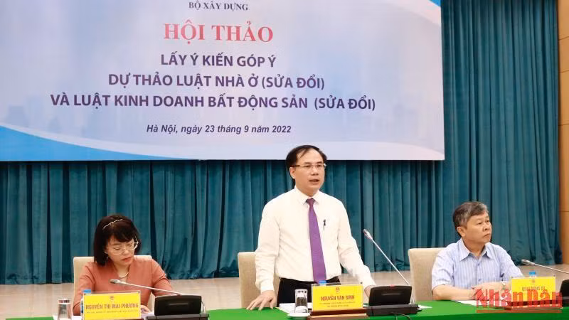 Thứ trưởng Xây dựng Nguyễn Văn Sinh phát biểu tại hội thảo.
