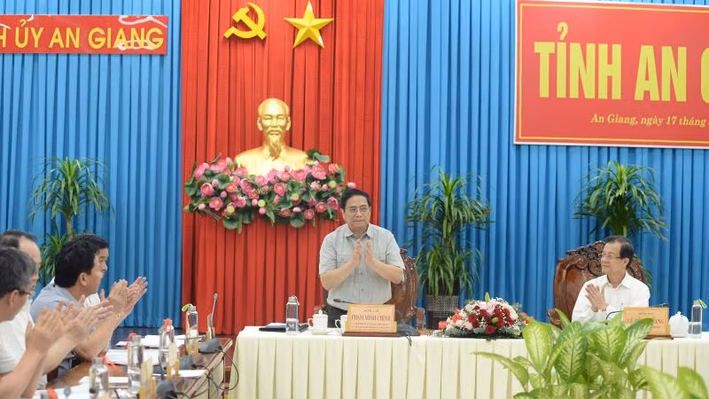 Thủ tướng Phạm Minh Chính phát biểu ý kiến kết luận cuộc làm việc với Ban Thường vụ Tỉnh ủy An Giang.