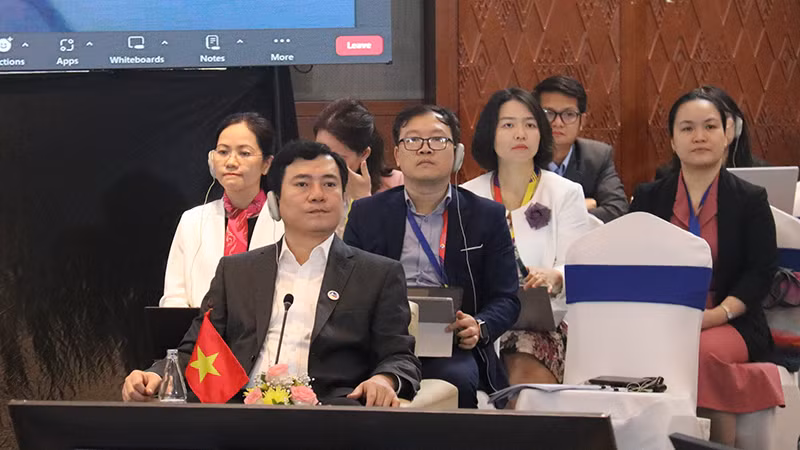 Thứ trưởng Công thương Nguyễn Sinh Nhật Tân dẫn đầu đoàn đại biểu Việt Nam tham dự hội nghị. (Ảnh: TRỊNH DŨNG)