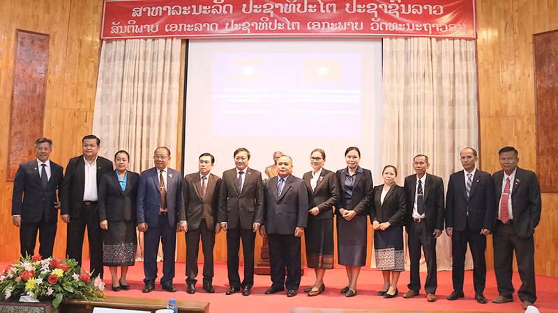 Các đại biểu tại buổi lễ. (Ảnh: Trịnh Dũng)