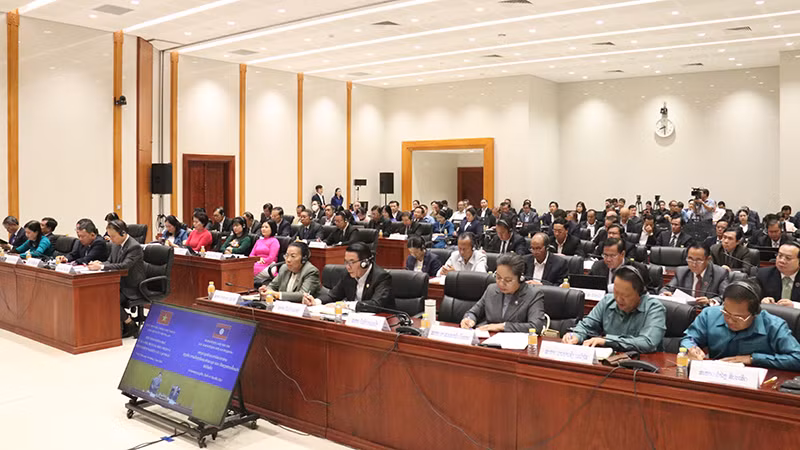 Các đại biểu tham dự buổi Tọa đàm về sửa đổi, bổ sung Hiến pháp. Ảnh: Hải Tiến