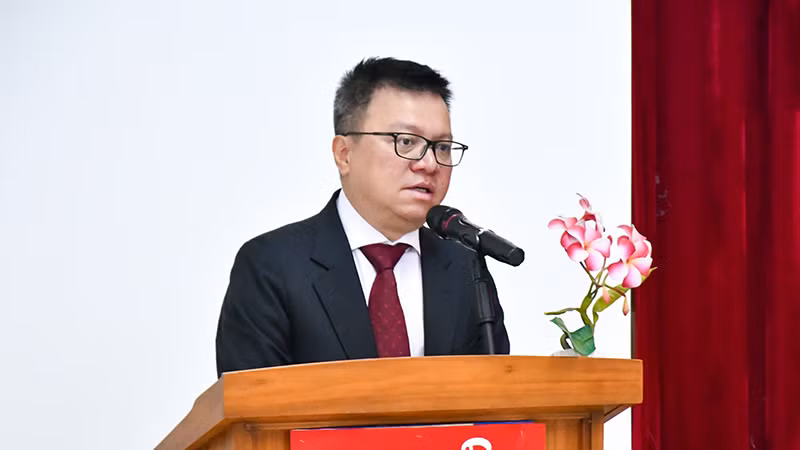 Tổng Biên tập Báo Nhân Dân Lê Quốc Minh phát biểu tại buổi lễ. (Ảnh: TRỊNH DŨNG)