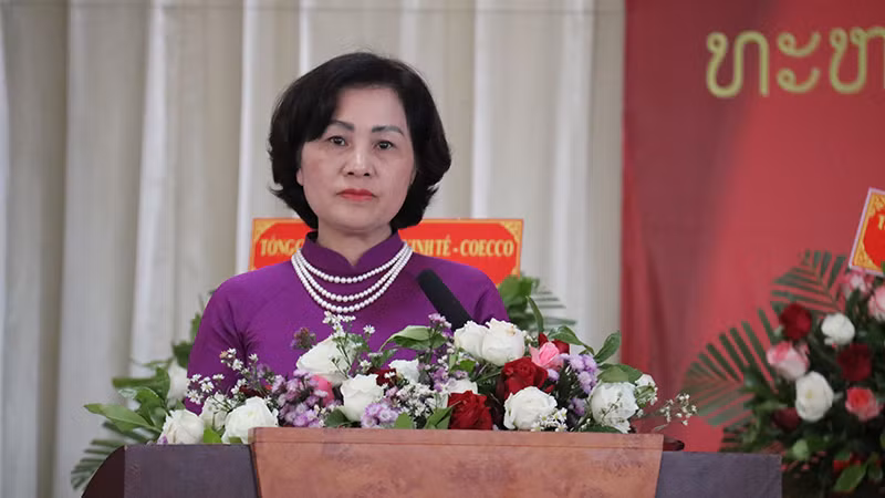 Tổng lãnh sự Việt Nam tại Luang Prabang Kiều Thị Hằng Phúc phát biểu tại buổi lễ. (Ảnh HẢI TIẾN)