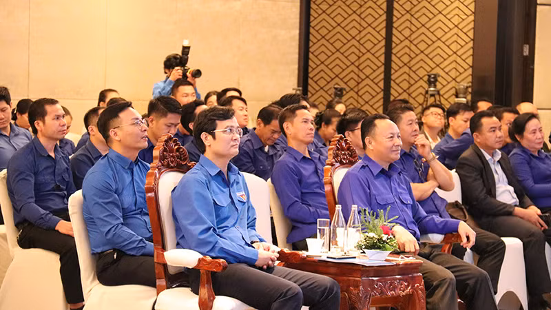 Các đại biểu tham dự chương trình. (Ảnh: Trịnh Dũng)