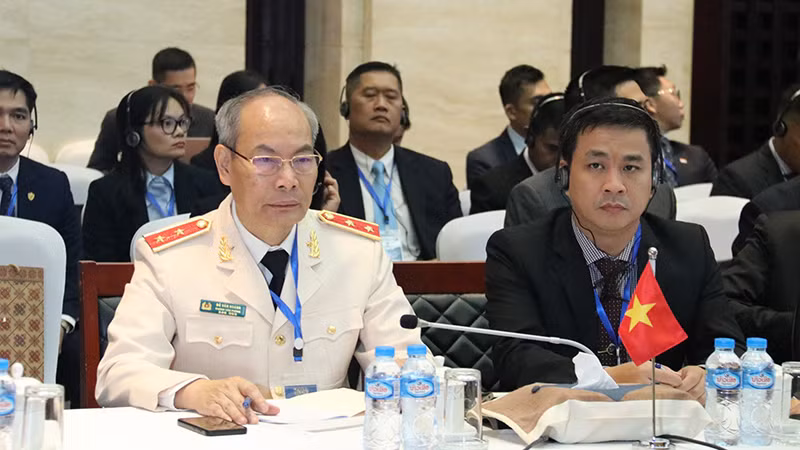 Trung tướng Đỗ Văn Hoành, Chánh Văn phòng, Phó Thủ trưởng thường trực Cơ quan Cảnh sát điều tra, Bộ Công an Việt Nam tham dự Hội nghị. (Ảnh: TRỊNH DŨNG)
