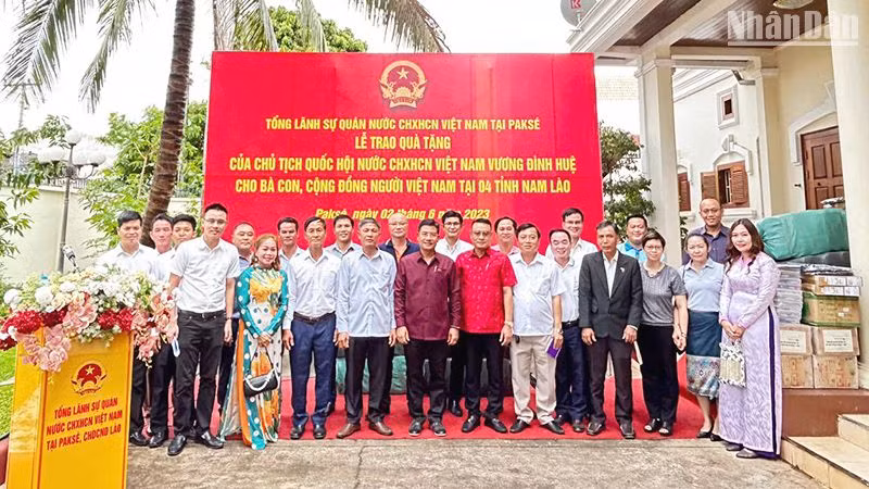 Các đại biểu tại buổi lễ. (Ảnh: TRỊNH DŨNG)