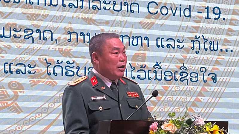 Đại tá Võ Văn Thống phát biểu tại buổi lễ. (Ảnh: TRỊNH DŨNG)