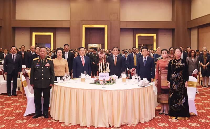 Các đại biểu, quan khách tại buổi lễ. (Ảnh: Trịnh Dũng)