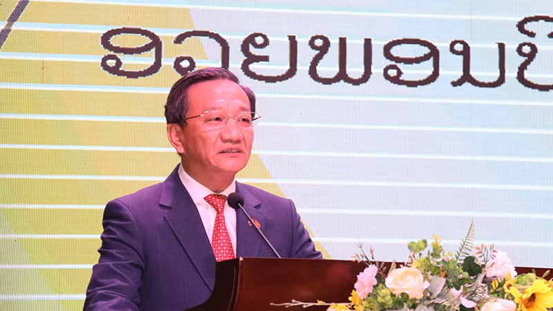 Đại sứ Nguyễn Minh Tâm phát biểu tại buổi tiệc. (Ảnh: Hải Tiến)