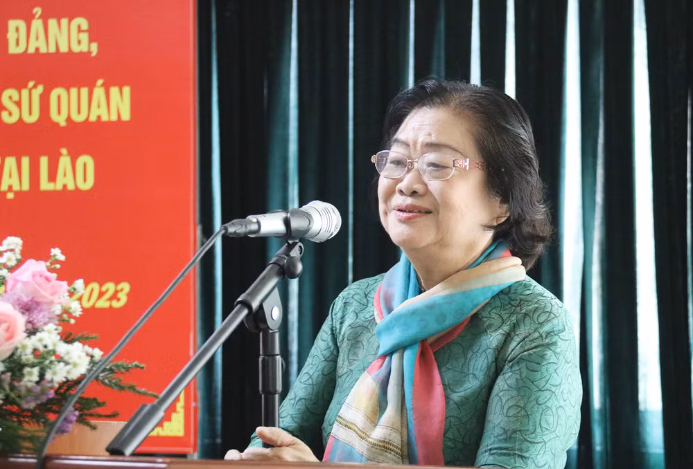 Bà Trương Mỹ Hoa phát biểu tại lễ trao tặng. (Ảnh: Trịnh Dũng)