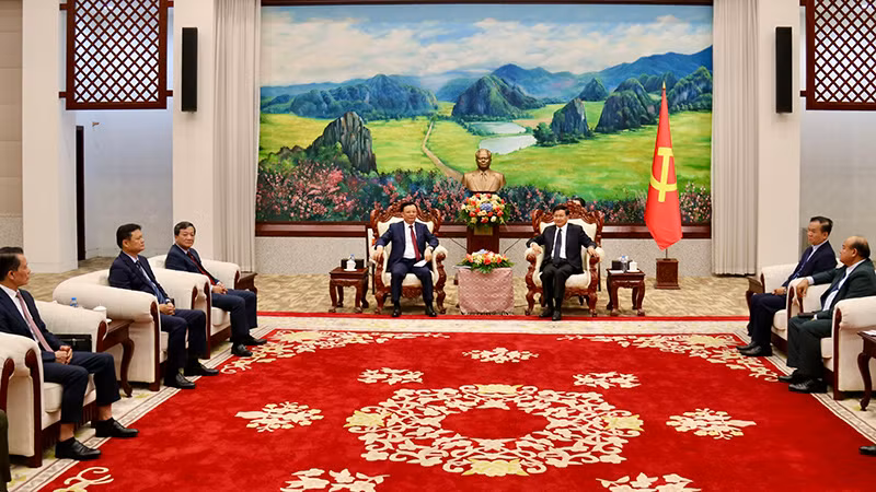 Tổng Bí thư, Chủ tịch nước Lào tin tưởng Hà Nội và thủ đô Vientiane sẽ tiếp tục triển khai thêm các nội dung hợp tác mới ngày càng thiết thực, hiệu quả. (Ảnh: TRỊNH DŨNG)