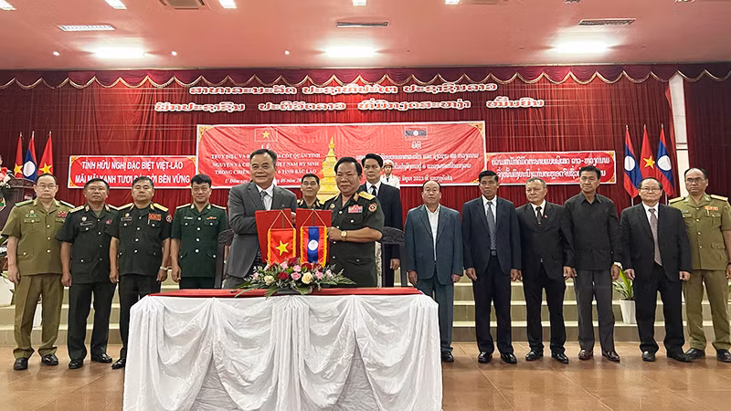 Bàn giao hài cốt liệt sĩ Việt Nam hy sinh trong chiến tranh tại 6 tỉnh Bắc Lào. (Ảnh: TRỊNH DŨNG)