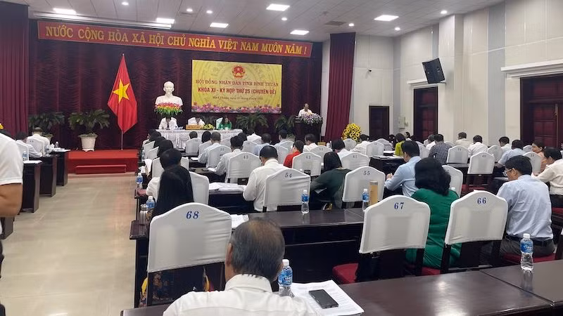 Kỳ họp này, Hội đồng nhân dân tỉnh tiến hành thực hiện công tác cán bộ.