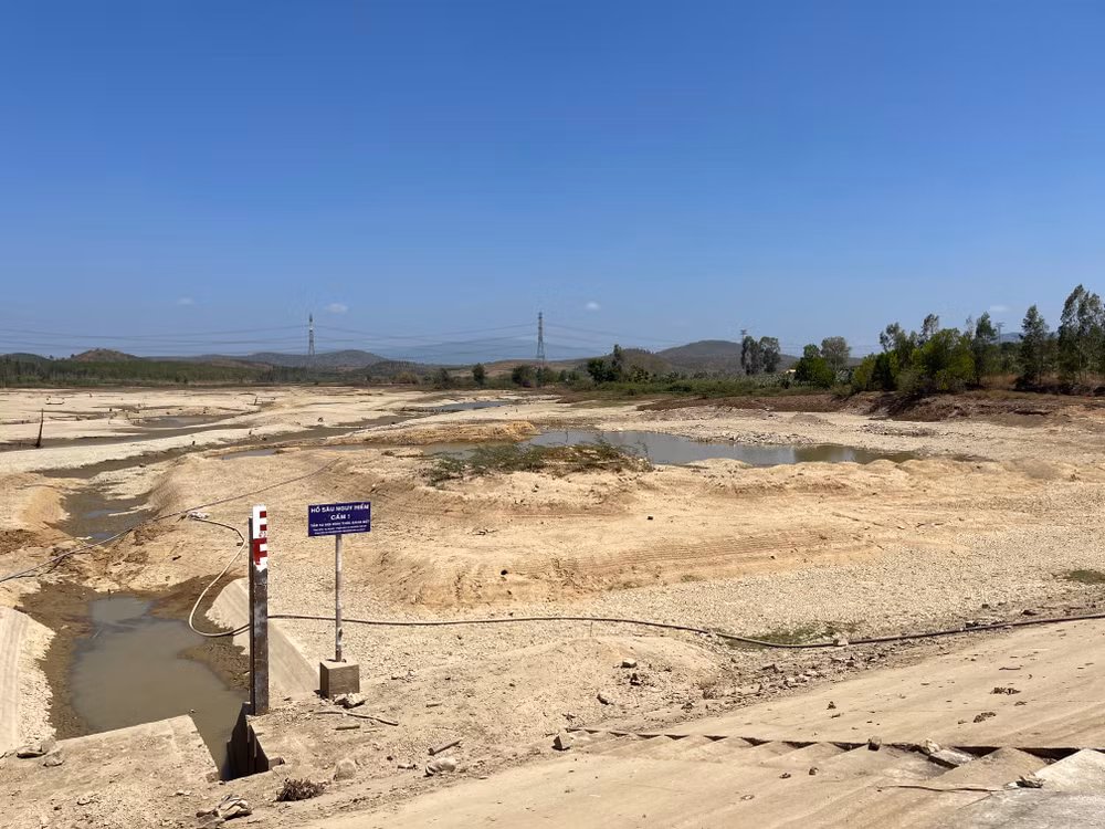 Trong mùa khô năm 2023-2024, hồ Tà Mon đã mở nước phục vụ tưới được 7 phiên tưới và phiên tưới cuối cùng kết thúc vào ngày 2/3, vì hồ hết nước.