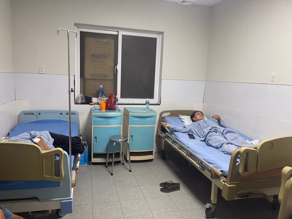Các bệnh nhân đang nằm điều trị tại bệnh viện.