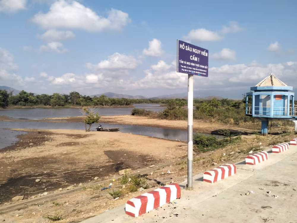 Lượng nước còn lại của hồ Ba Bàu ưu tiên cấp nước thô cho nhà máy nước Ba Bàu-Mương Mán nhằm đảm bảo cấp nước sinh hoạt cho người dân đến ngày 30/6.