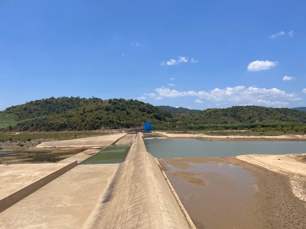 Mực nước ghi nhận vào ngày 22/3 thấp và đang chờ lấy nước để phục vụ hệ thống thủy lợi Tà Pao nhằm đưa qua 16 trạm bơm cung cấp nước sản xuất cho huyện Tánh Linh và huyện Đức Linh.