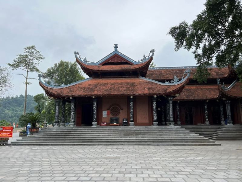 Đền Đông Cuông thuộc địa phận thôn Bến Đền, xã Đông Cuông (Văn Yên-Yên Bái).