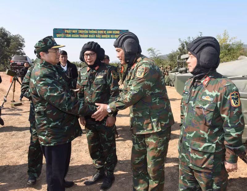 Thủ tướng Phạm Minh Chính thăm, động viên các đơn vị tham gia diễn tập.