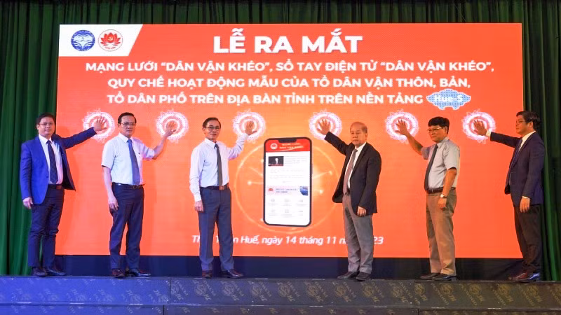 Chính thức ra mắt App mạng lưới “Dân vận khéo”, sổ tay điện tử “Dân vận khéo”.