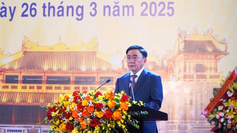 Đồng chí Trần Cẩm Tú nhấn mạnh: "Thành phố Huế cần quan tâm, chú trọng tổ chức thực hiện hiệu quả Nghị quyết 175 của Quốc hội".