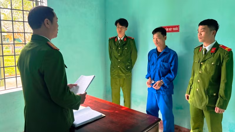 Cơ quan chức năng khởi tố, bắt tạm giam Nguyễn Tấn Sang, người đã dùng dao đâm chết Phó Trưởng Công an phường Thủy Vân.