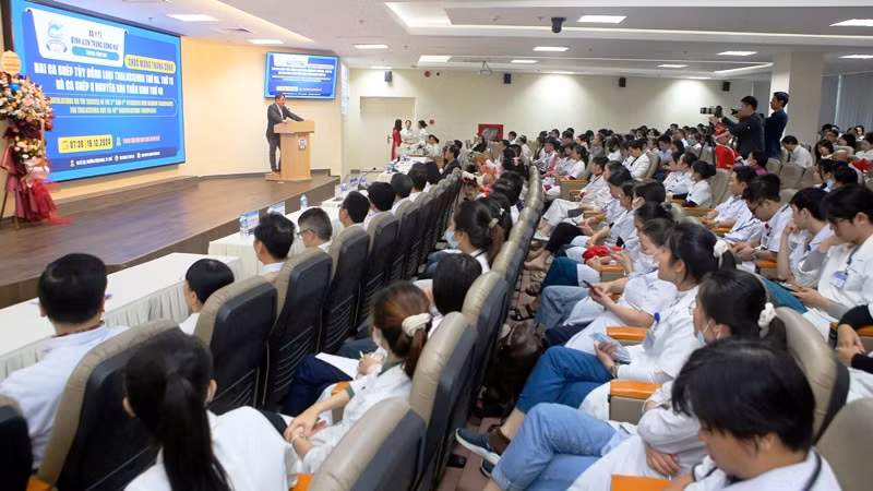 Ghép tủy đồng loại được xem là phương pháp điều trị tối ưu, mang lại cơ hội phục hồi hoàn toàn cho trẻ bị bệnh tan máu bẩm sinh. Ghép tủy đồng loại được xem là phương pháp điều trị tối ưu, mang lại cơ hội phục hồi hoàn toàn cho trẻ bị bệnh tan máu bẩm sinh.