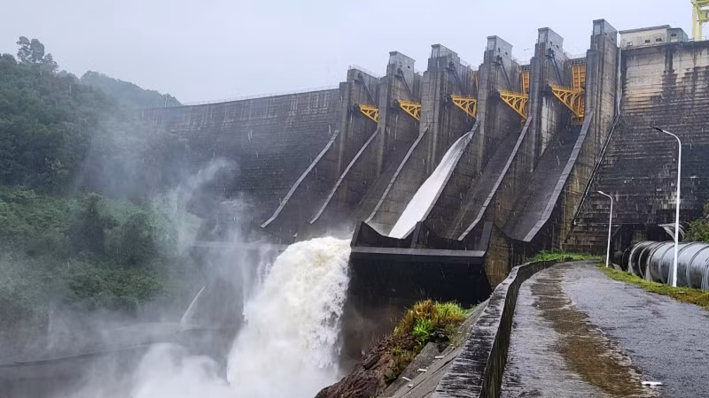 Các hồ thủy điện trên địa bàn tỉnh Thừa Thiên Huế trong ngày 18/10 đã nhận lệnh điều chỉnh vận hành điều tiết xả lũ để ứng phó với mưa lũ.