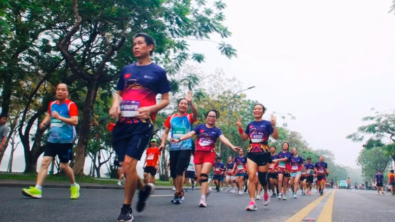 Sôi động Giải VnExpress Marathon Huế 2025 ảnh 13