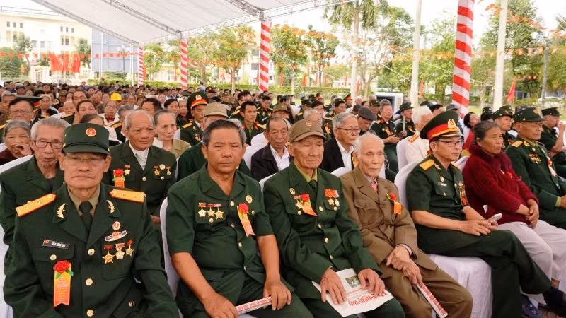 Đông đảo các cán bộ, chiến sỹ vũ trang từng tham gia giải phóng Hương Trà tham dự tại lễ kỷ niệm. (Ảnh: Đăng Dũng)