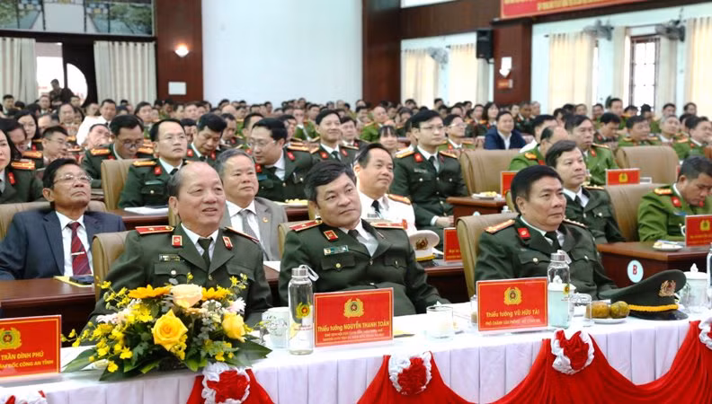 Lãnh đạo các Cục nghiệp vụ Bộ Công an và các sở, ban ngành, các đơn vị địa phương tham dự hội nghị.