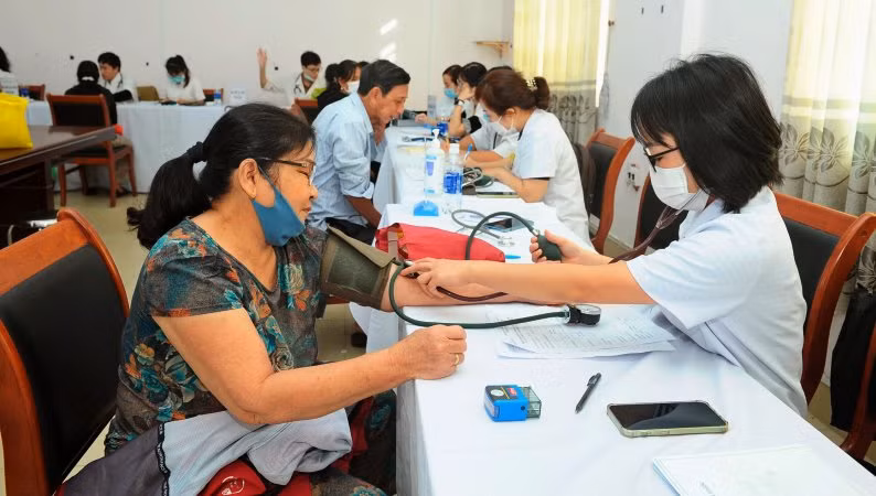 Chương trình khám bệnh miễn phí cho người dân do Trung ương Hội Thầy thuốc trẻ Việt Nam và Hội Liên hiệp Thanh niên Việt Nam tổ chức.