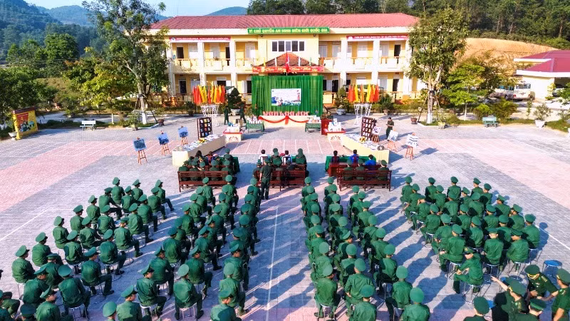 Tuyên truyền pháp luật cho các em học sinh Trường Trung học cơ sở Điền Hải.