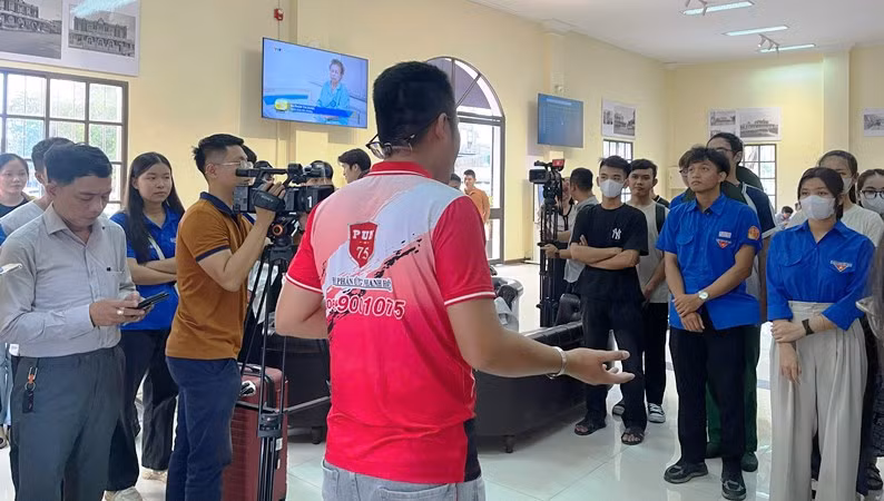 Dặn dò trước lúc lên đường.